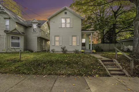 132 Carrier St NE, Grand Rapids, MI 49505