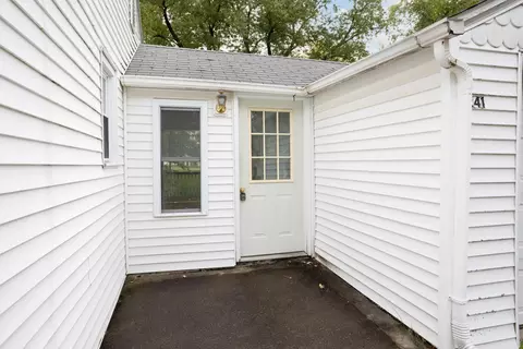 241 Kenneth St, Jackson, MI 49203 photo 2