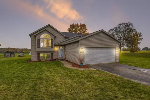 13587 Becker Ct NE, Cedar Springs, MI 49319