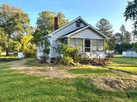 1808 Carlton Blvd, Jackson, MI 49203