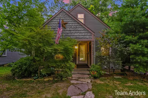 1222 Gladstone Dr SE, Grand Rapids, MI 49506