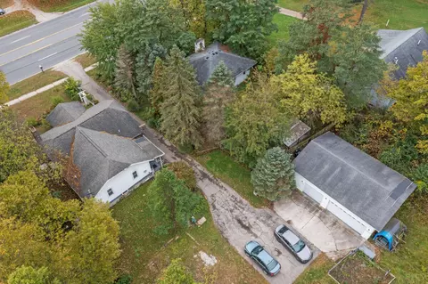 6147 W River Rd NE, Belmont, MI 49306