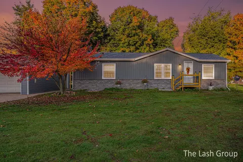 2202 12th St, Hopkins, MI 49328