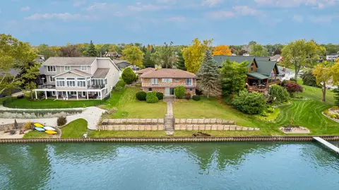 164 Cannes Cir, Brooklyn, MI 49230