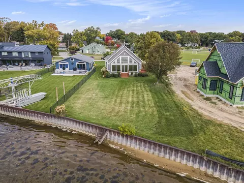 1017 Moorings Ct, Muskegon, MI 49445