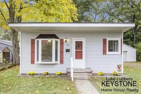 111 Prospect Ave, Plainwell, MI 49080