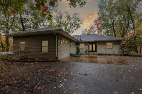 5812 Lacey Rd, Dowling, MI 49050