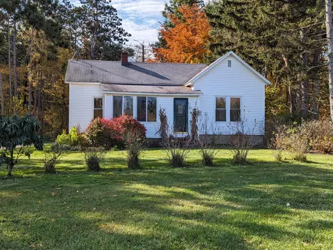 7823 W Olive Rd, West Olive, MI 49460