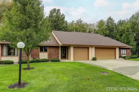 528 Cherry Ln #82, Holland, MI 49424