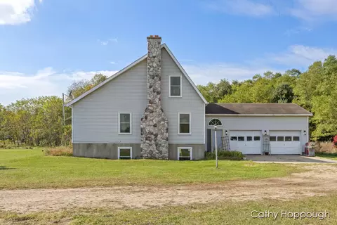 6121 Schaeffer Rd, Ionia, MI 48846