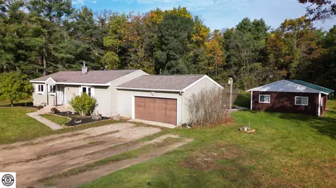 5121 E 52nd St, Newaygo, MI 49337