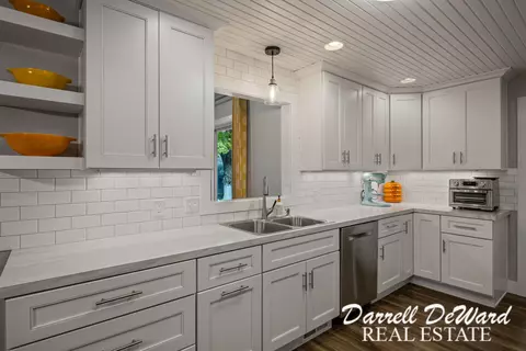 7265 Edgewood Ave, Jenison, MI 49428