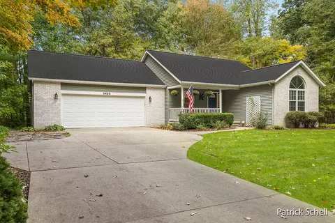 3420 Maple Gate Dr, Saugatuck, MI 49453