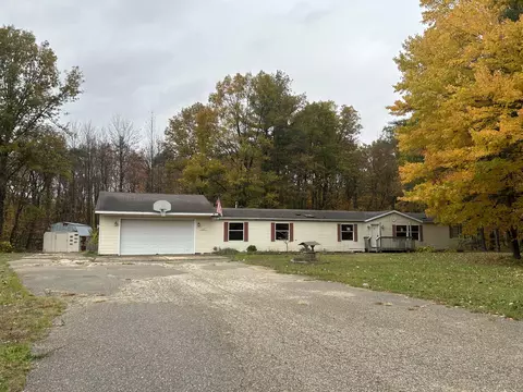 12071 Fernwood Ln, Grand Haven, MI 49417