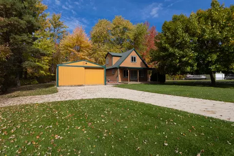 14226 Wamplers Lake Rd, Brooklyn, MI 49230