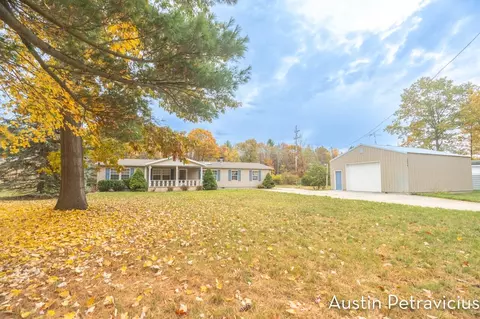 2536 Blueberry Ln, Gladwin, MI 48624