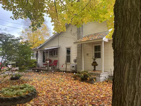 11380 Pine St, Elm Hall, MI 48830