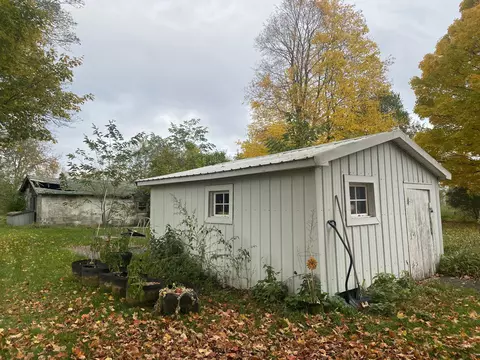 11380 Pine St, Elm Hall, MI 48830 photo 4