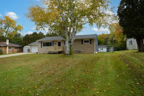 2527 Dorvin Dr, Jackson, MI 49201 photo 2
