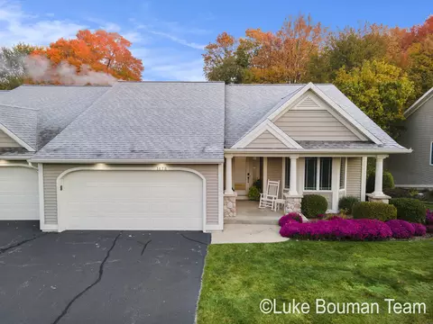 1678 High Pointe Dr, Zeeland, MI 49464