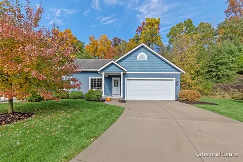 4211 Sand Valley Dr NE #8, Rockford, MI 49341