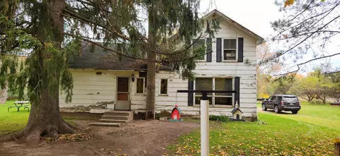 15196 W Almy Rd, Howard City, MI 49329