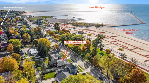 308 N Lakeshore Dr, Ludington, MI 49431