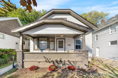 1129 Alexander St SE, Grand Rapids, MI 49507