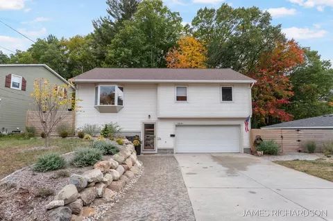 2931 Beach St, Muskegon, MI 49441