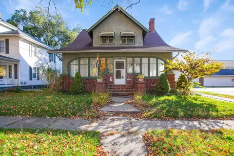 104 Lake St, Buchanan, MI 49107