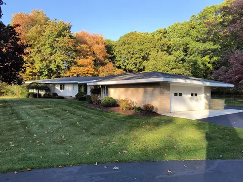 648 N Jebavy Dr, Ludington, MI 49431
