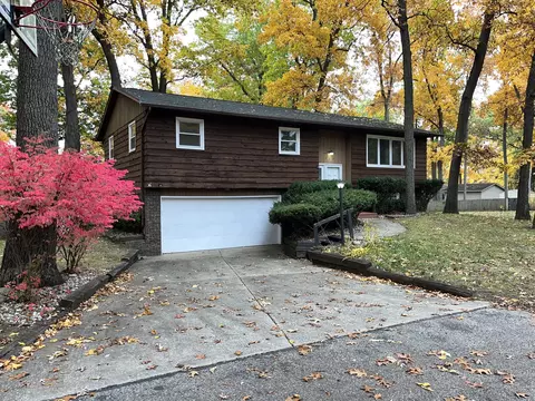 727 S Shore Dr, Portage, MI 49002