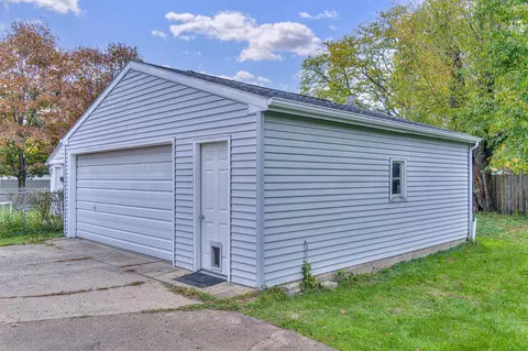 122 Austin Ave, Jackson, MI 49202 photo 2