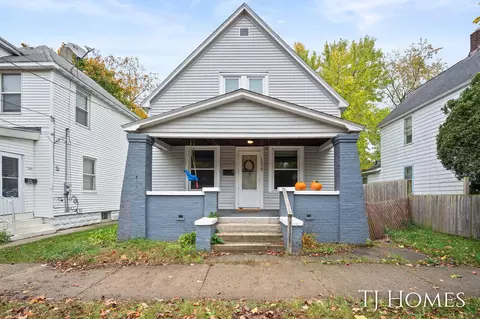 1118 Davis Ave NW, Grand Rapids, MI 49504