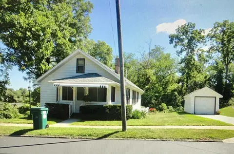 386 N 22nd St, Springfield, MI 49037