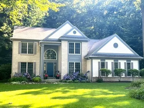 1571 Westwood Dr, Norton Shores, MI 49441