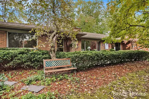 201 Ivanhoe Ave NE, Grand Rapids, MI 49546