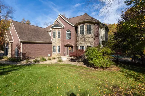 4879 Country Ln, Jackson, MI 49201