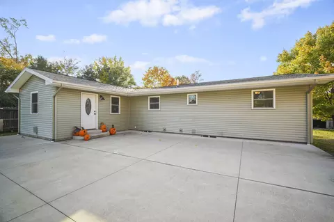 6264 Draper Rd, Jackson, MI 49201