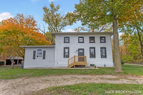 409 E 40th St, Holland, MI 49423