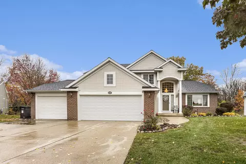 5487 W Heathwood Dr SE, Kentwood, MI 49512