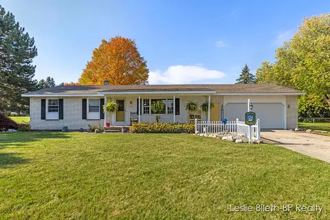 7727 Durain Dr, Jenison, MI 49428