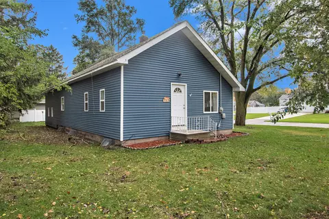 725 S 160th Ave, Holland, MI 49423