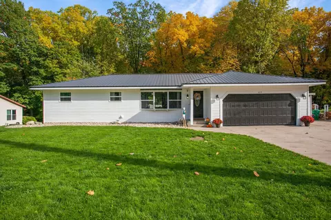 409 Woodland Dr, Buchanan, MI 49107