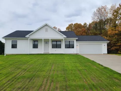 62651 Edgewood Cir, Lawton, MI 49065