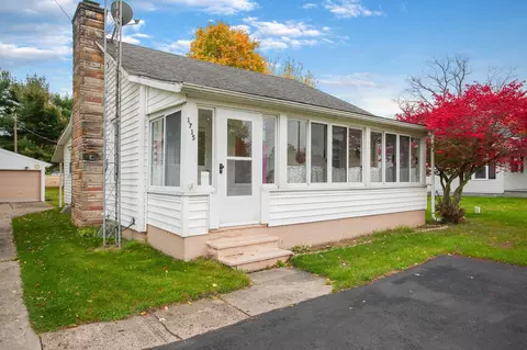 1715 Bakertown Rd, Buchanan, MI 49107