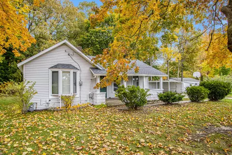 711 Brigham St, Plainwell, MI 49080 photo 2