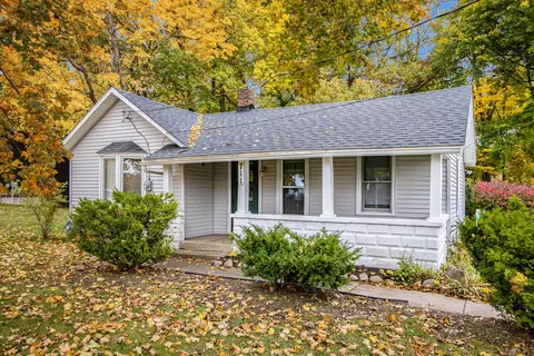 711 Brigham St, Plainwell, MI 49080 photo 3
