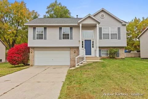 1441 Manorwood Dr SE, Kentwood, MI 49508