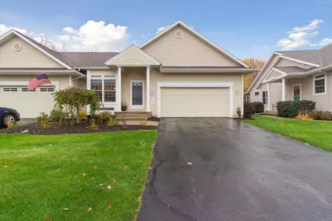 1060 Kensington St NW, Grand Rapids, MI 49534